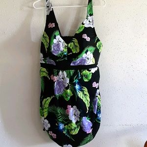 🎉HP!!!🎉NWOT🩱Drawstring No-Wire Swim Dress